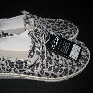 Hey Dude New Wendy Woven Gray Cheetah print womens slip ons size 7 New